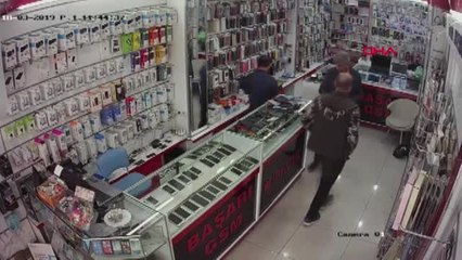 Antalya Telefon Hırsızlığı Güvenlik Kameralarına Yansıdı