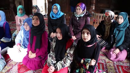 200 yıllık tarihi ahşap cami çocuklarla şenlendi