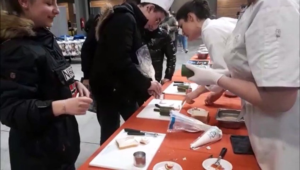 Vesoul : des apprentis en cuisine apprennent aux collégiens l'utilisation d'outils