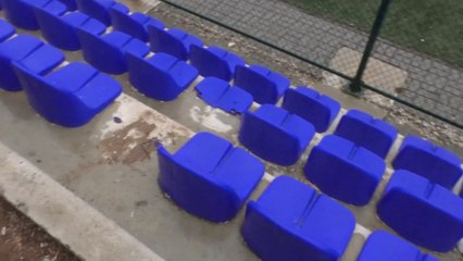Kush i dëmtoi ulëset në stadiumin e Gjakovës?-Lajme