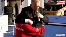 Başkan Erdoğan'ın sahneye çağırdığı çocuk büyük sevinç yaşadı