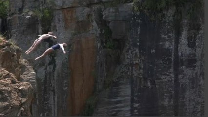 Cliff Diving im Blyde River Canyon in Südafrika