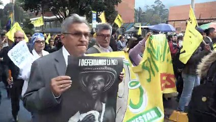 Thousands march in Colombia to defend peace agreement with FARC