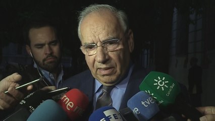 Alfonso Guerra ve "muy claro" que la "fortaleza" de Susana Díaz le garantiza futuro