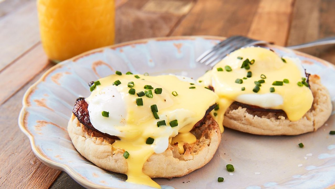 This Blender Hack Makes Eggs Benedict SO Much E...