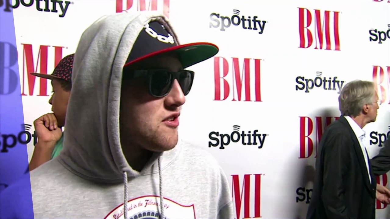 Ariana Grande Kicks off Tour With Tribute to Mac Miller