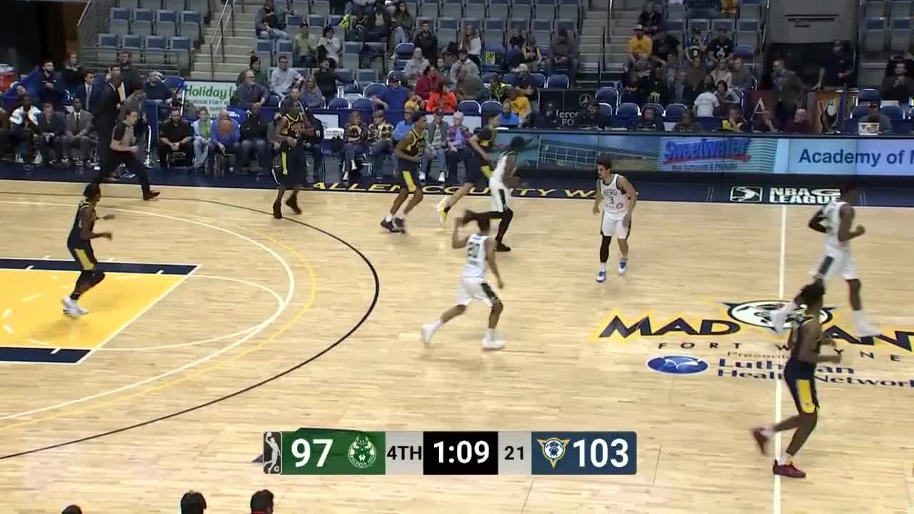 Travin Thibodeaux Posts 12 points & 10 rebounds vs. Wisconsin Herd