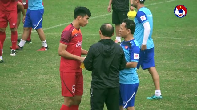 Sát ngày chốt danh sách chính thức, Trần Đình Trọng vẫn tập riêng cùng bác sỹ | VFF Channel