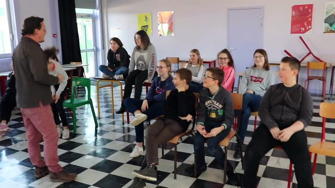 Meuse : à Vaubecourt, les élèves de 5e répètent une pièce de Molière avec un professionnel