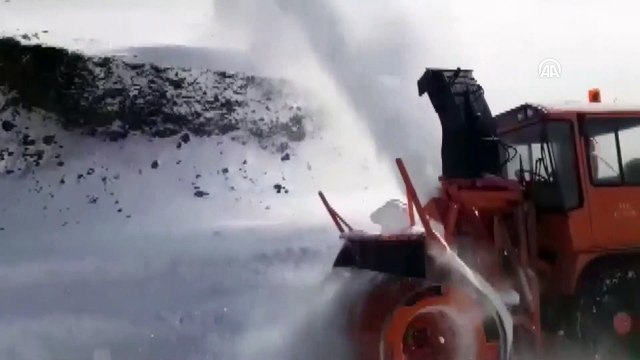 Tipiden kapanan Kağızman-Ağrı Karayolu'nda mahsur kalanlar kurtarıldı - KARS