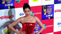 Janhvi Kapoor Manager STOPS Her From Giving Interview | Zee Cine Awards 2019