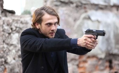 Tolga Karel'den Çukur'un Yıldız Oyuncusu Aras Bulut İynemli'ye Şiddet Göndermesi