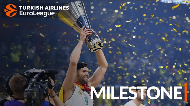 Reyes takes games-played record from Navarro