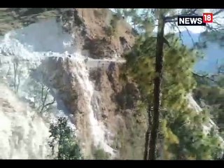 ब्लास्टिंग के बाद भारी मात्रा में मलबा आने से बंद है पिथौरागढ़-धारचूला हाईवे