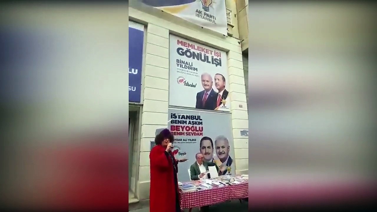 AKP seçim standında “AKP değil, AK Parti” uyarısı