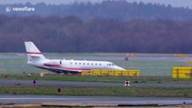 Watch as Cessna plane rocks from side to side and wing nearly touches runway in 120kph crosswind landing