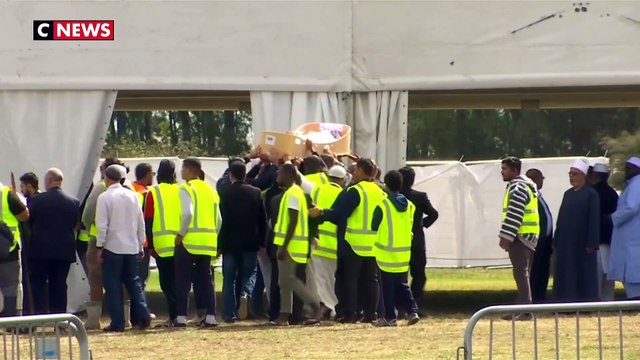 Attentat de Christchurch : les premières victimes inhumées lors d'une émouvante cérémonie