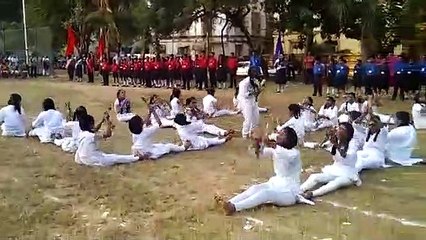 A group of girls doing lazim