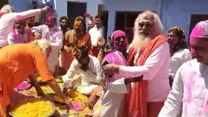 राम मंदिर और बाबरी मस्जिद के पक्षकारों ने साथ खेली होली, मिले गले