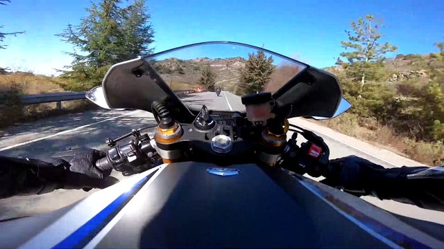Yamaha R1 Following Yamaha R6