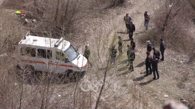 TV Ora - Po punonte në urë, bie nga lartësia dhe vdes 32-vjeçari në Kukës