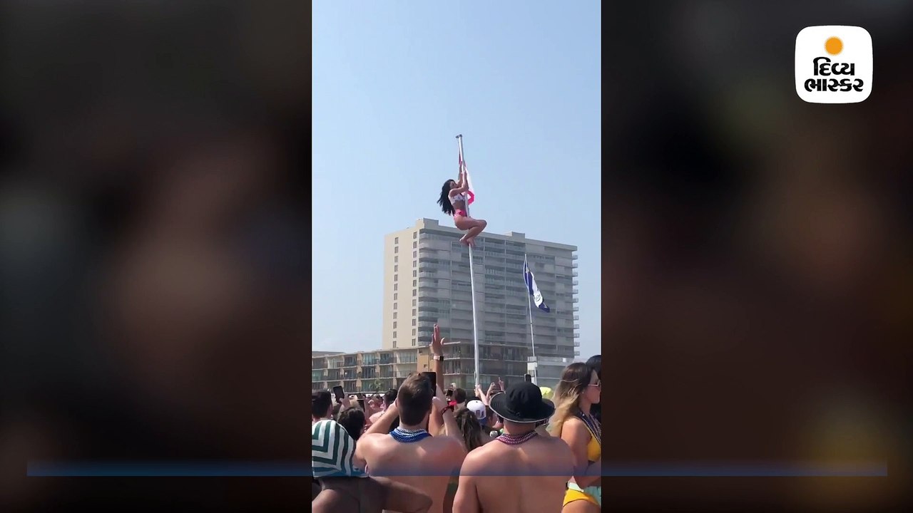 બીચ પર મસ્તી કરતાં કરતાં ચડી ગઈ થાંભલા પર, એવી નીચે પટકાઈ કે લોકોએ પણ કરી ટ્રોલ