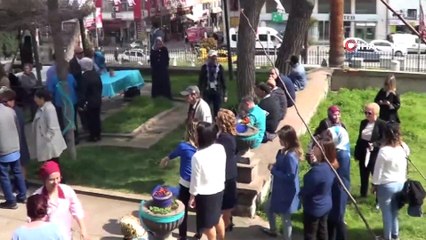 'Hayatın İçindeyiz, Sanatla Beraberiz' temalı sergi açıldı