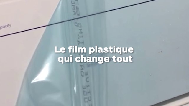 Depuis 3 ans, elle vivait avec un meuble bleuté… elle découvre qu’elle n’avait jamais retiré le film de protection
