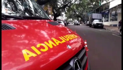 Idosa fratura o braço em queda no Centro