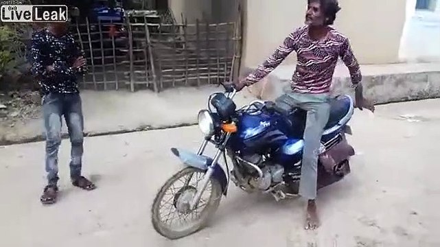 Impressionnant démarrage en moto...