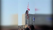 Plajdaki bayrak direğine tırmanan üniversiteli genç kızın talihsiz sonu