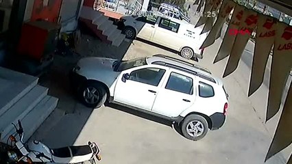 Mersin Freni Boşalan Tır, Araca Çarptı