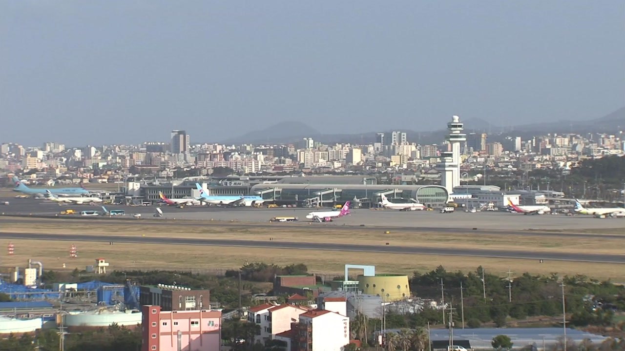 제주, 강풍에 지붕·간판 등 피해 잇따라 / YTN