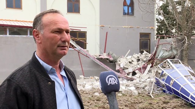Acıpayam'da 5,5 büyüklüğündeki depremde caminin minaresi yıkıldı - İZMİR
