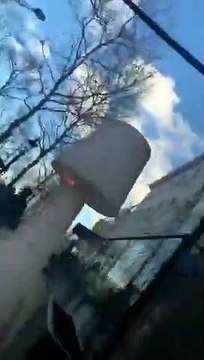 Gilets Jaunes un policier en train de voler des maillots du PSG