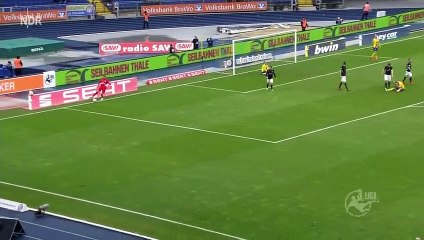 Lincroyable raté du footballeur Manuel Janzer en D3 allemande