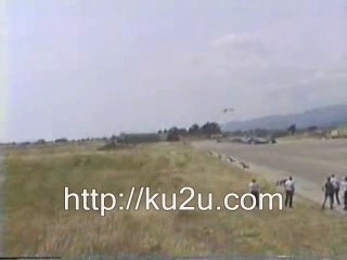 3 flight fighter fly very low