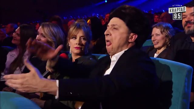 Восемь титек на сцене - Песня MARUV глазами зрителей - Новый Вечерний Квартал 2019