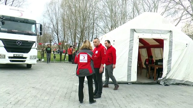 Depremde evleri hasar gören ve yıkılan vatandaşlar için 400 çadır kuruldu - DENİZLİ