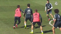 Los jugadores del Real Madrid se entrena junto al Castilla por el parón de selecciones