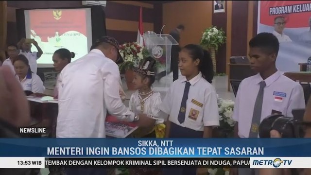 Mensos Serahkan Bantuan PKH dan BNPT di Sikka