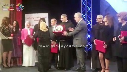 فاطمة عيد تطلق زغرودة عقب تكريمها من المركز الكاثوليكى