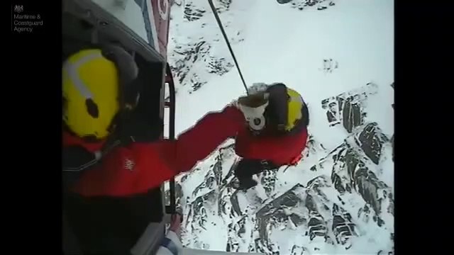 Sauvetage d'un chien coincé dans la neige depuis 2 jours