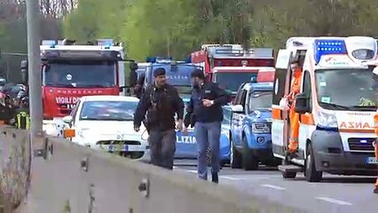 Policía salva a 51 niños secuestrados dentro de un bus en Milán