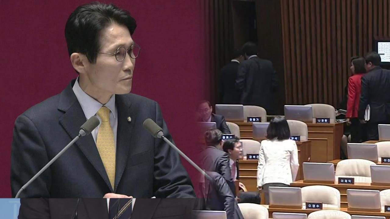 윤소하 '쓴소리'하자 3분 만에 집단퇴장한 한국당 / YTN