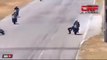Une bagarre entre motards éclate en pleine course de moto.