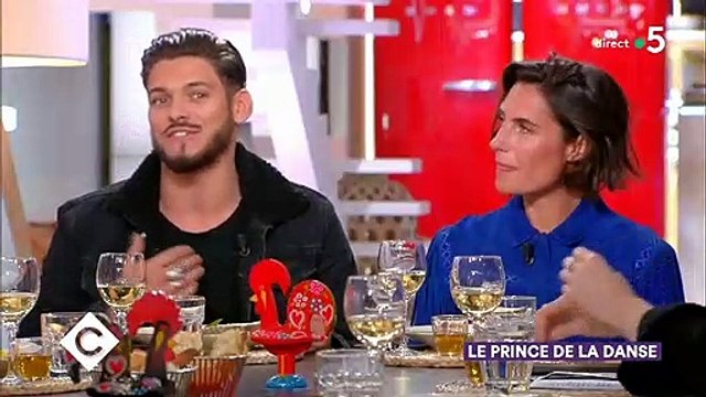 Rayane Bensetti se confie sur son début de carrière difficile où il partageait un studio de 9m2 à Paris - Regardez