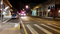 Carro capota após colidir com ônibus no centro