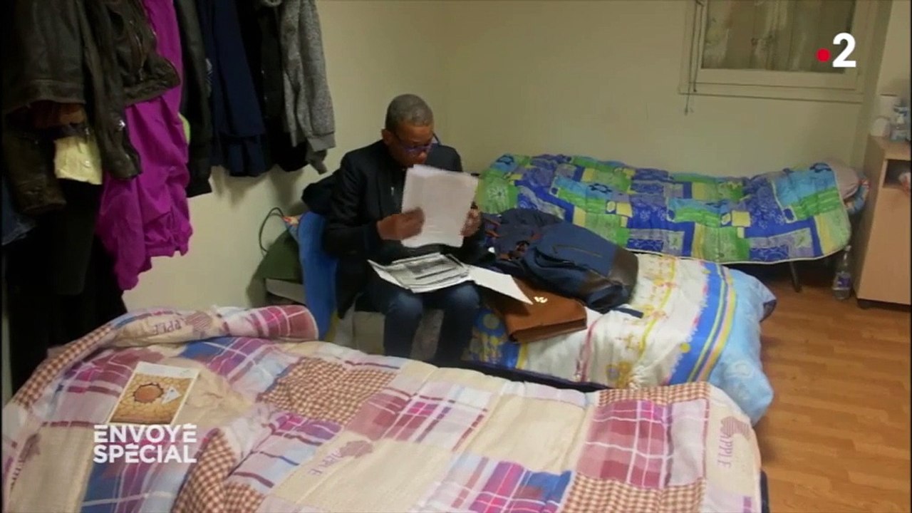 "Ce sac de voyage, c'est mon loft, et le sac à dos, c'est mon bureau" : comment Laurent organise sa vie de travailleur sans domicile fixe