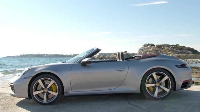 Porsche 911 Carrera S Cabriolet GT Design in Silver Metallic